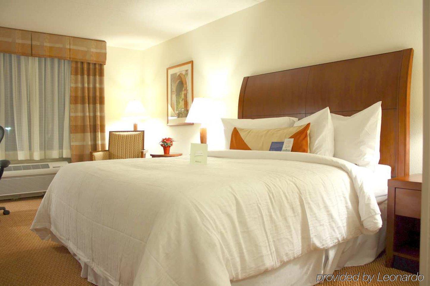 Hilton Garden Inn Myrtle Beach/Coastal Grand Mall Стая снимка